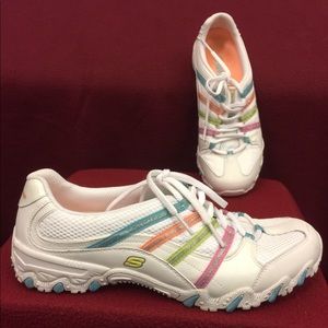 Skechers - Size 9 - Very Good ***must sell***